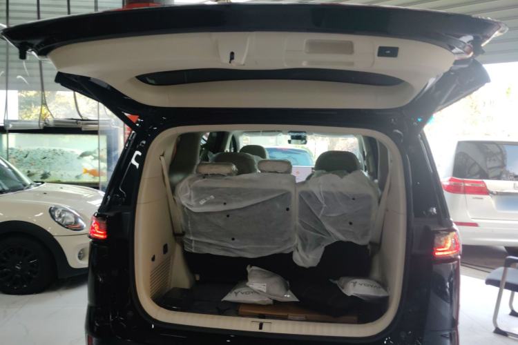 Used VOYAH Dream 2025 PHEV Four-Wheel Drive Excellence Kunpeng Edition
