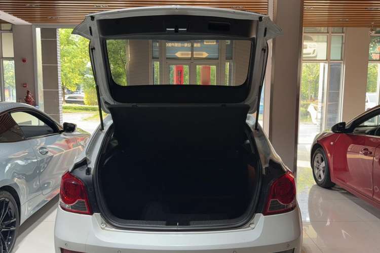 Used Chevrolet Cruze 2013 Hatchback 1.6L Automatic Luxury Model
