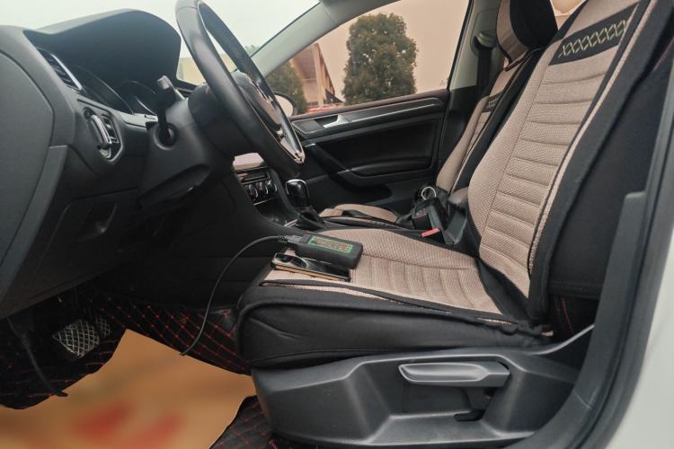 Used Volkswagen Golf 2017 1.6L Automatic Comfort Million-Vehicle Anniversary Edition
