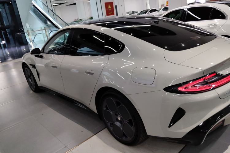 Used  SU7 2024 Rear-Drive Ultra-Long Range Advanced Pro-Level Intelligent Driving Version