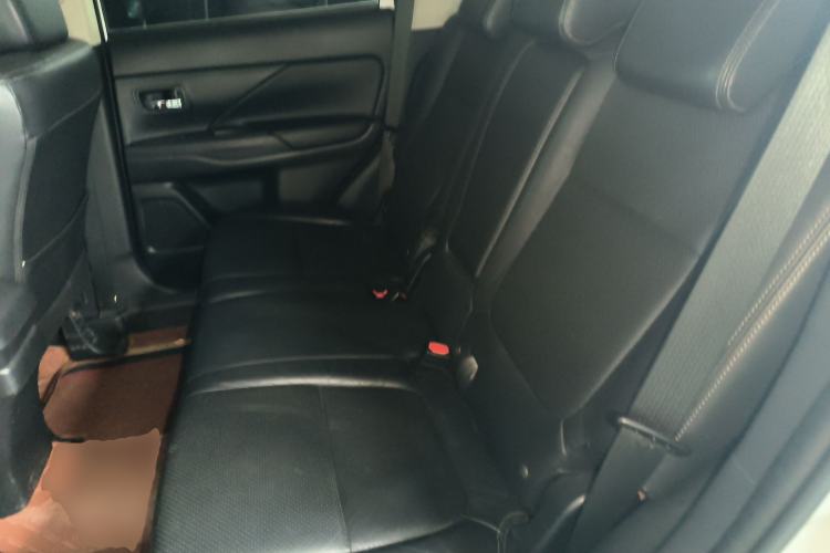 Used Mitsubishi Outlander 2018 2.0L Two-Wheel Drive Glory Edition 5 Seats