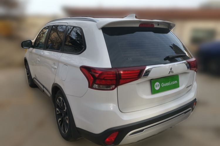 Used Mitsubishi Outlander 2019 2.0L Two-Wheel Drive Comfort Edition 5 Seats China V Standard