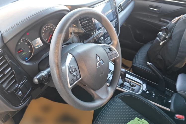 Used Mitsubishi Outlander 2021 2.0L Two-Wheel Drive Comfort Edition 5 Seats
