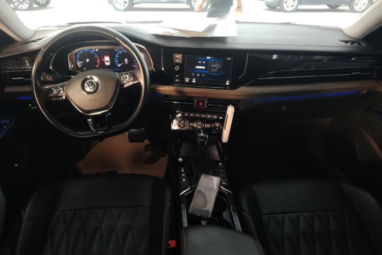 Used Volkswagen Passat 2019 330TSI Luxury Edition China VI Standard
