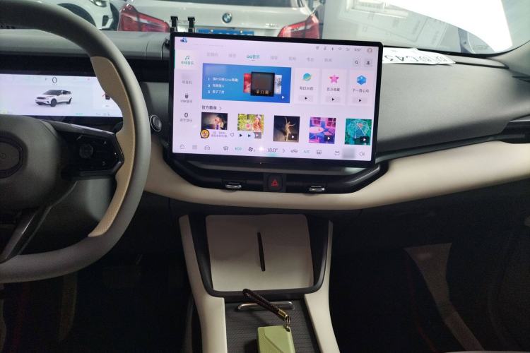 Used Lynk & Co 06 EM-P 2023 EM-P 56 Standard Range Pro
