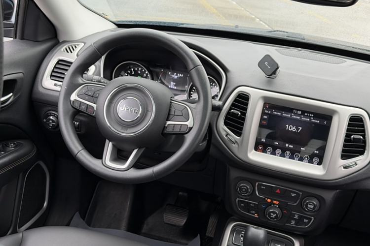 Used  Compass 2020 220T Automatic Leading Edition
