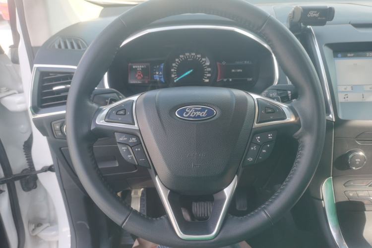 Used Ford Edge 2017 EcoBoost 245 Two-Wheel-Drive Sporty 7-Seater
