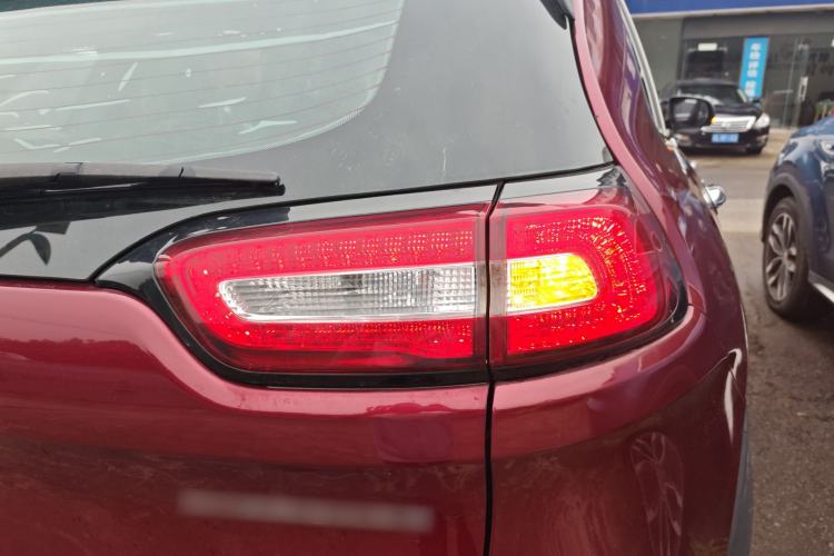 Used  Cherokee 2016 2.4L Leading Edition