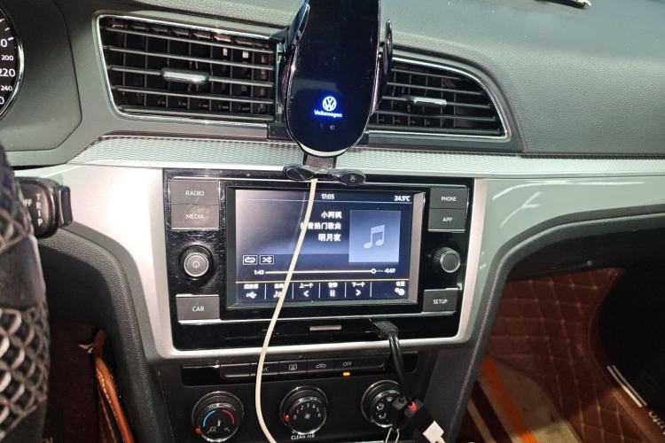 Used Volkswagen Lamando 2015 230TSI Manual Trend Edition
