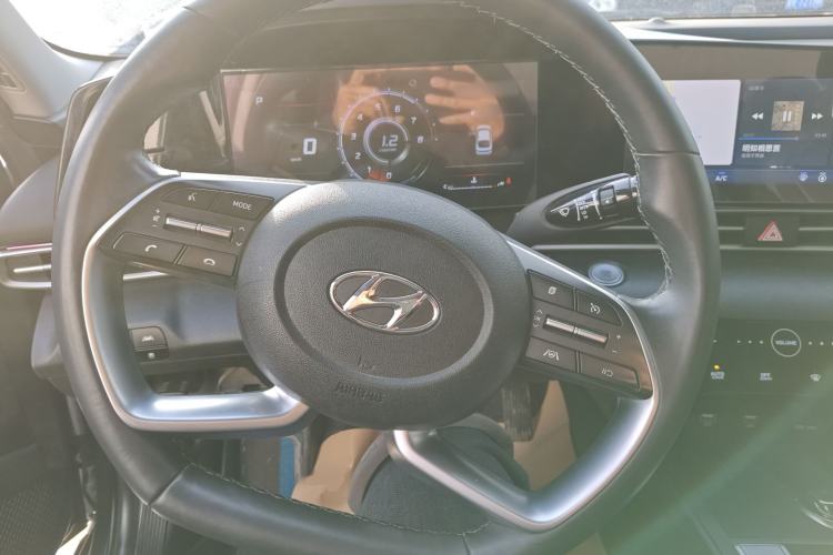 Used Hyundai Elantra 2021 1.5L CVT LUX Prestige Edition
