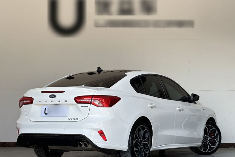 Used Chevrolet Cruze 2018 Hatchback 320 Automatic Pioneer Sunroof Edition
