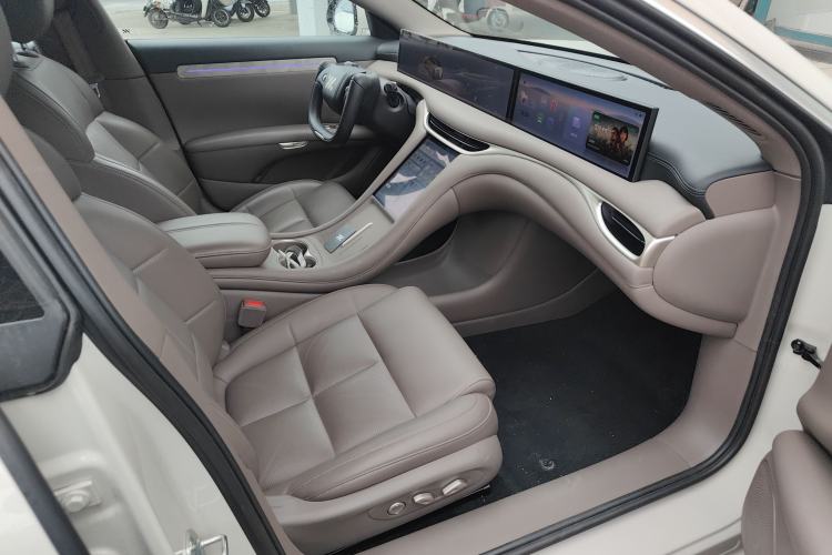 Used IM L6 2025 Ultra Model
