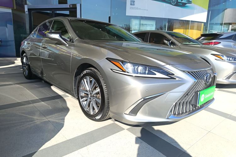 Used Lexus ES 2020 300h Premier Edition
