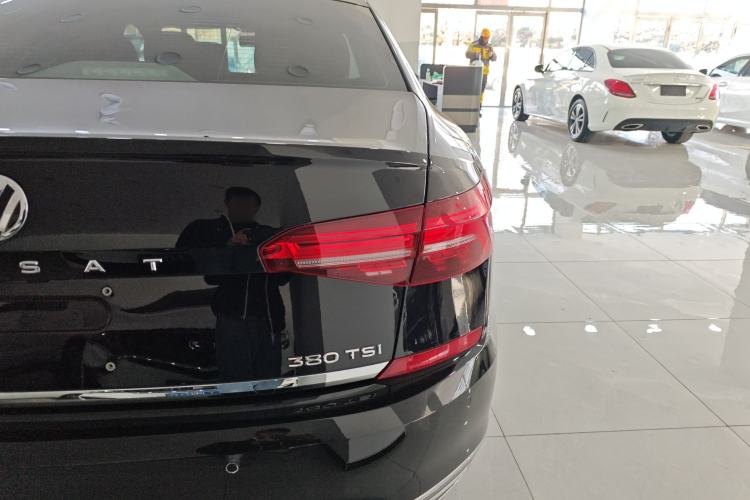 Used Volkswagen Passat 2020 380TSI Luxury Edition China VI
