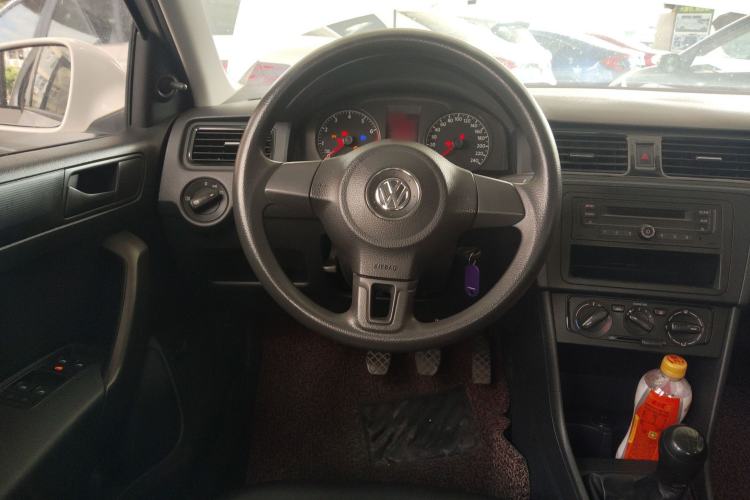 Used Volkswagen Santana 2015 1.6L Manual Fashion Edition
