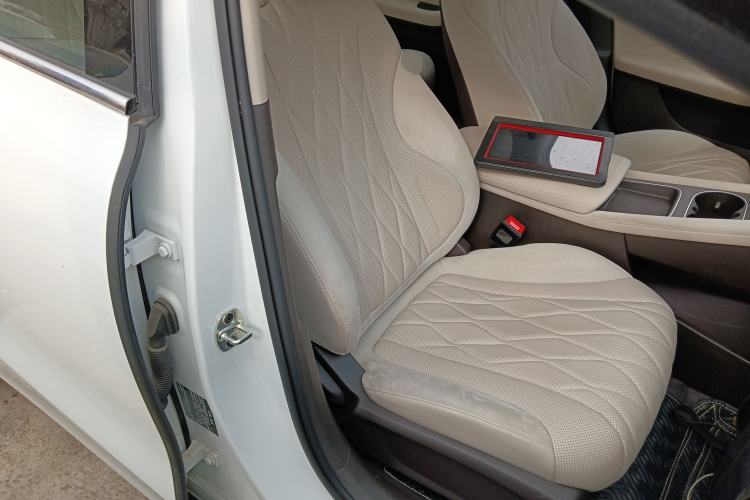 Used Roewe D7 2023 DMH 125km Excellence Edition
