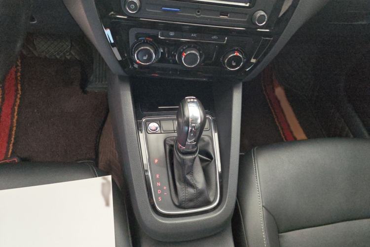 Used Volkswagen Sagitar 2017 180TSI Automatic Luxury Edition
