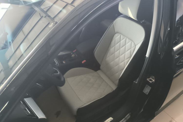 Used Volkswagen Magotan 2025 Zhongxiang Version 330TSI DSG Luxury Edition