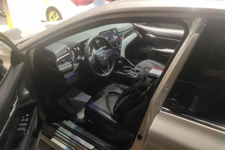 Used Toyota Camry 2021 2.0G Luxury Edition
