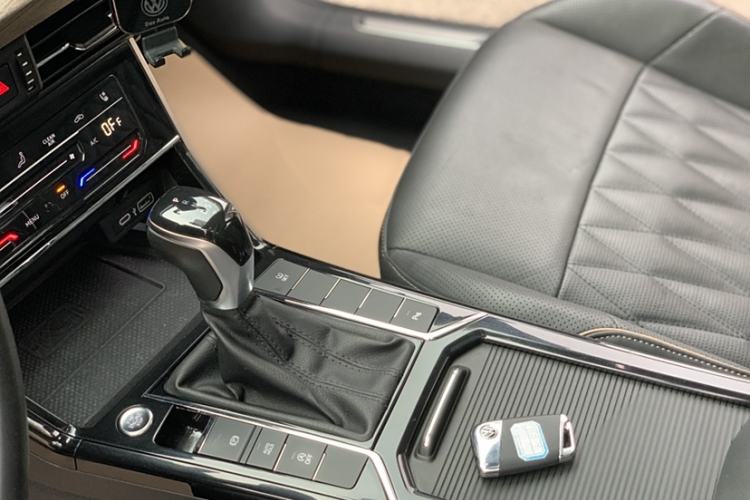 Used Volkswagen Passat 2020 Revised Version 330TSI Luxury Edition China VI Standard