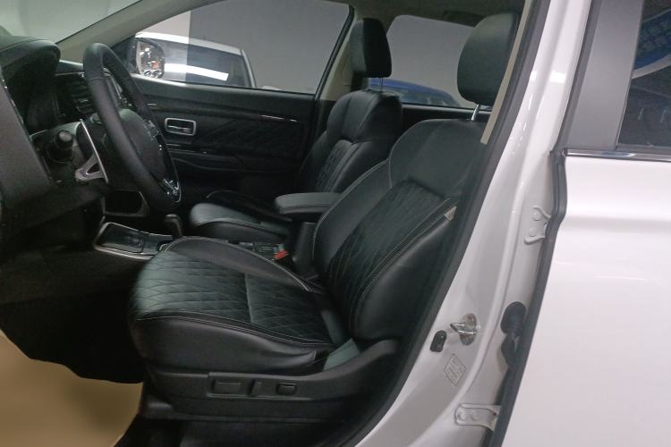 Used Mitsubishi Outlander 2020 2.4L 4x4 Zhi Xiang Edition 7-Seater