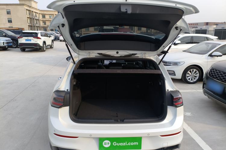 Used Volkswagen Golf 2025 300TSI R-Line
