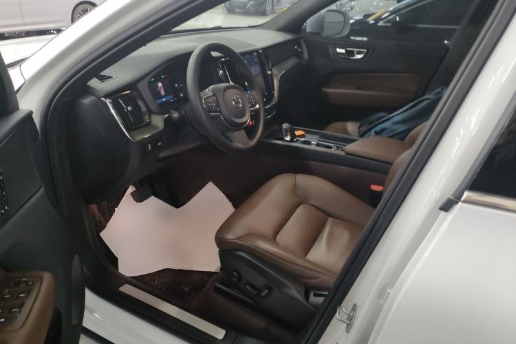 Used Volvo XC60 2022 B5 4x4 Zhiyi Luxury Edition
