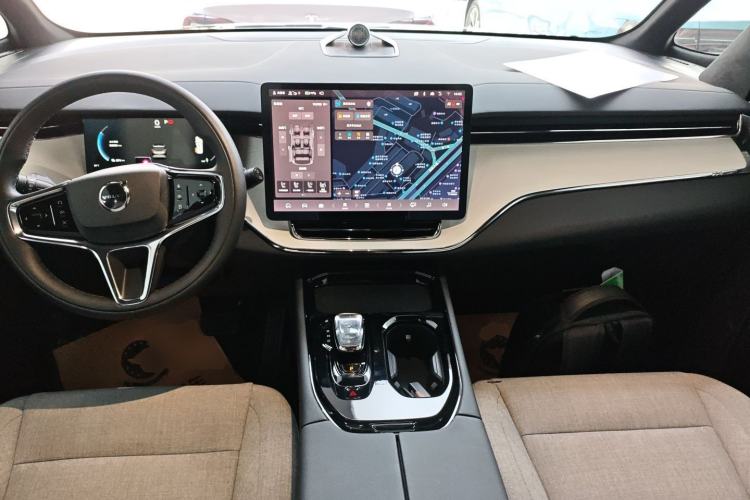 Used Volvo EM90 2025 Ultra Six-Seater