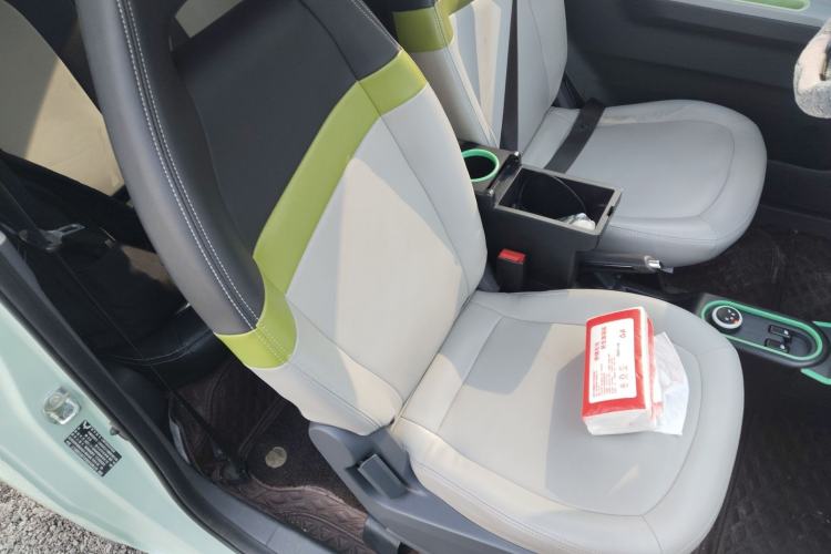 Used Wuling Hongguang MINIEV 2021 Macaron Sandwich Model 120 km Lithium Iron Phosphate