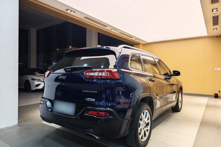 Used  Cherokee 2016 2.4L Leading Edition