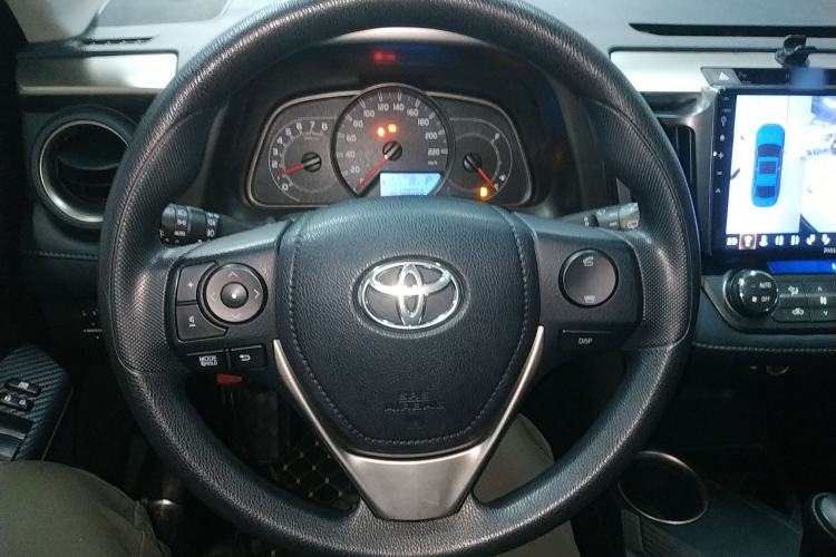 Used Toyota RAV4 2015 2.0L CVT Two-Wheel Drive Fashion Edition