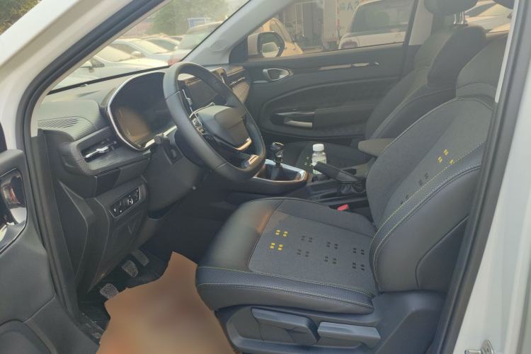 Used Baojun RM-5 2019 1.5T Manual Elite Version with 24-Hour Online Service 6 Seats