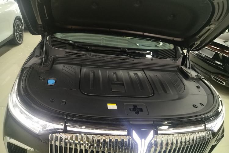 Used VOYAH Dream 2025 EV Four-Wheel Drive Flagship Kunpeng Edition