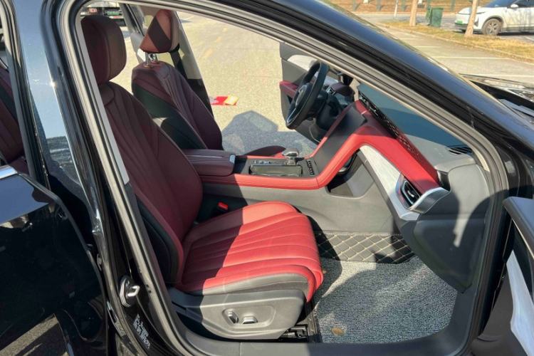 Used Hongqi H5 2025 2.0T Automatic Flag Edition – 500 000 Units Commemorative Version