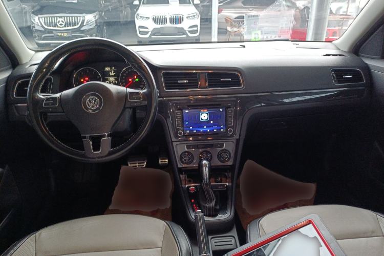 Used Volkswagen Cross Lavida 2014 1.4TSI DSG