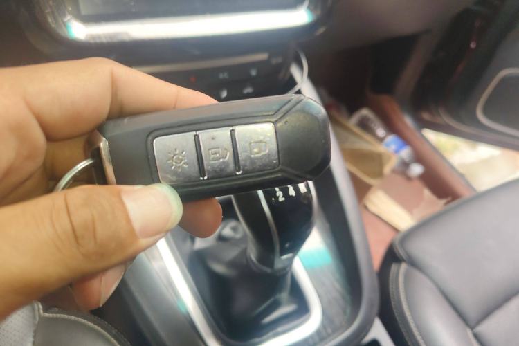 Used SWM X7 2016 1.8L Manual Luxury Edition 7 Seats
