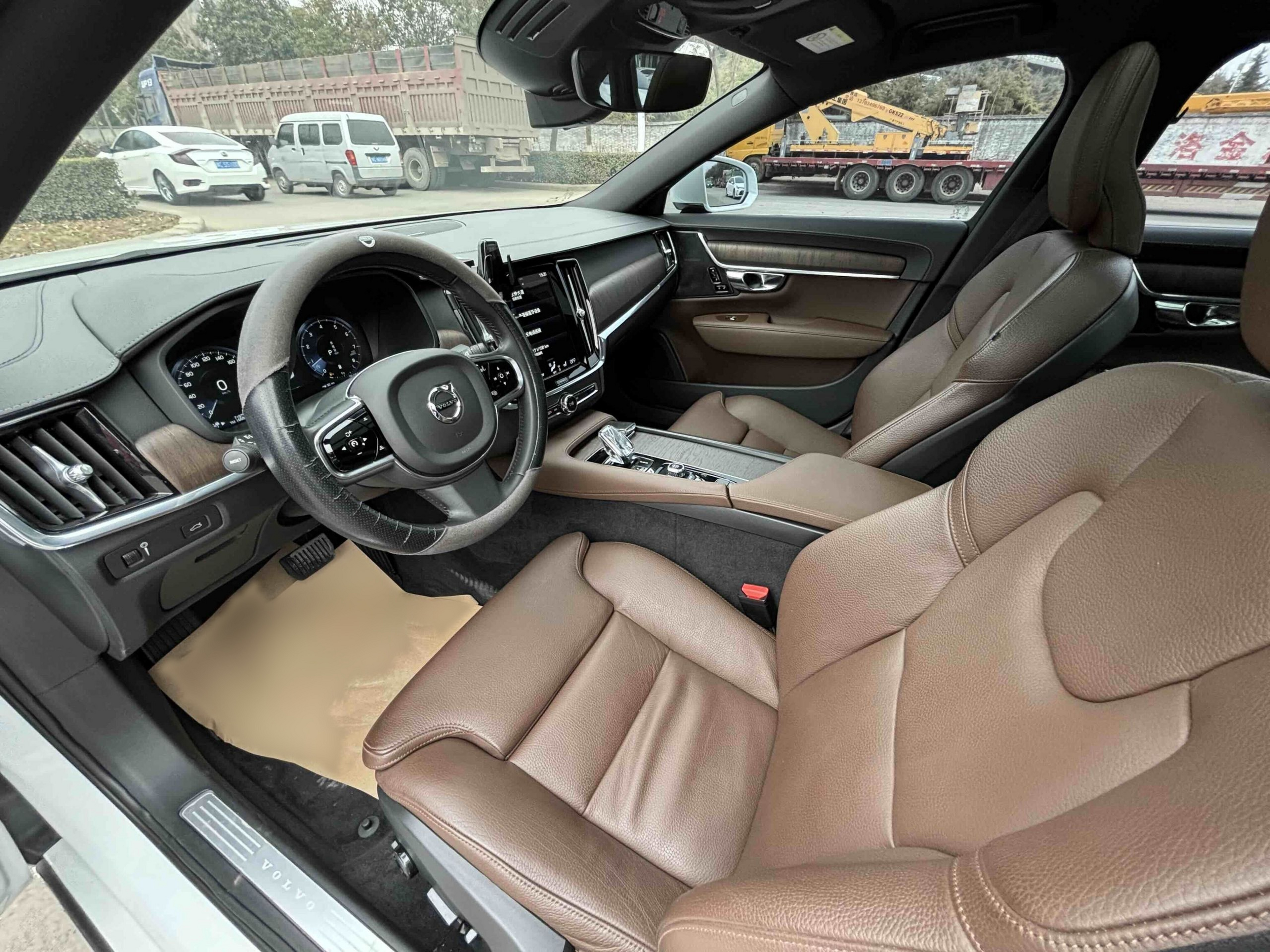 Переднее сиденье в автомобиле