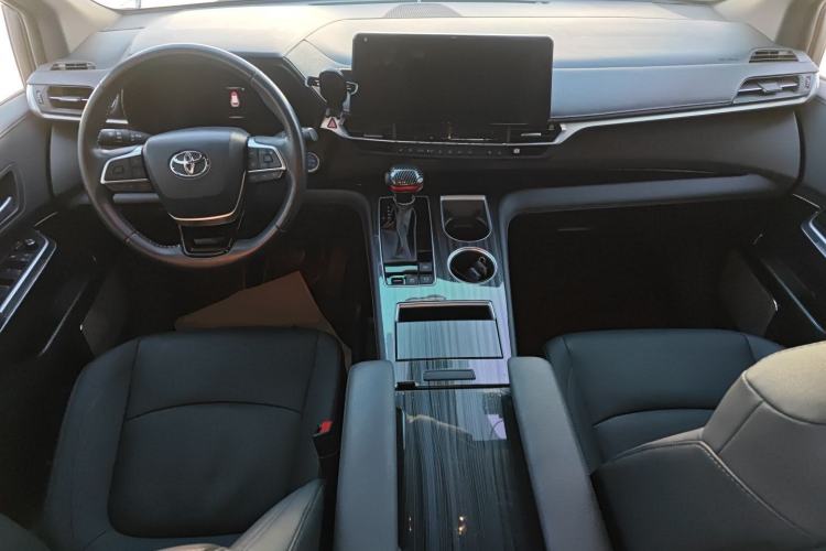 Used Toyota Sienna 2021 2.5L Hybrid Premium Edition
