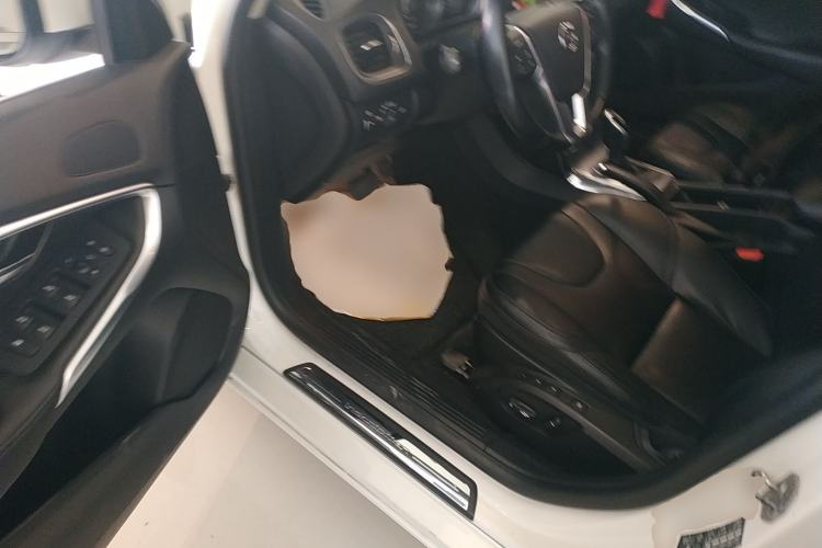 Used Volvo V40 2017 T3 Zhiya Edition
