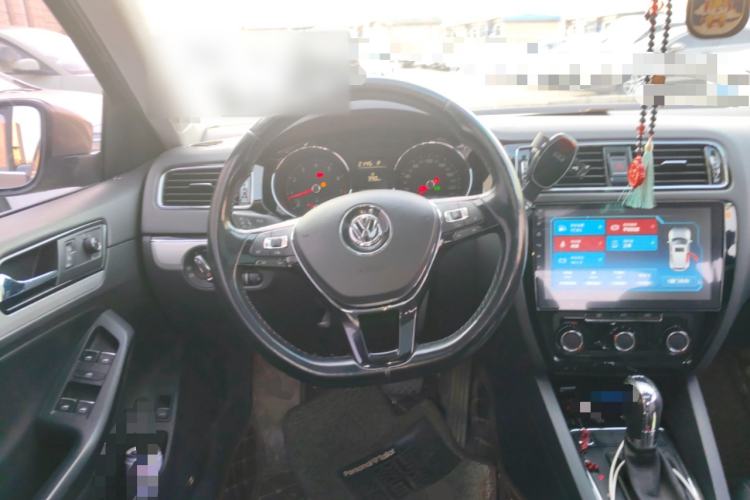 Used Volkswagen Sagitar 2017 230TSI Automatic Comfort Version
