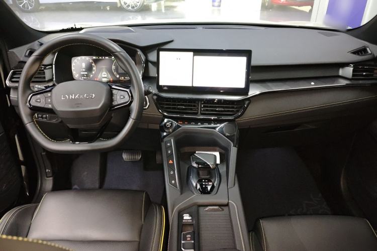 Used Lynk & Co 06 EM-P 2023 1.5T Remix PHEV Pro
