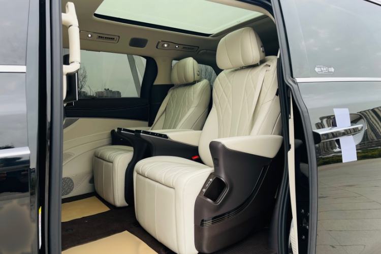 Used Denza D9 2025 DM-i Intelligent Drive 1020 Four-Wheel Drive Flagship Model
