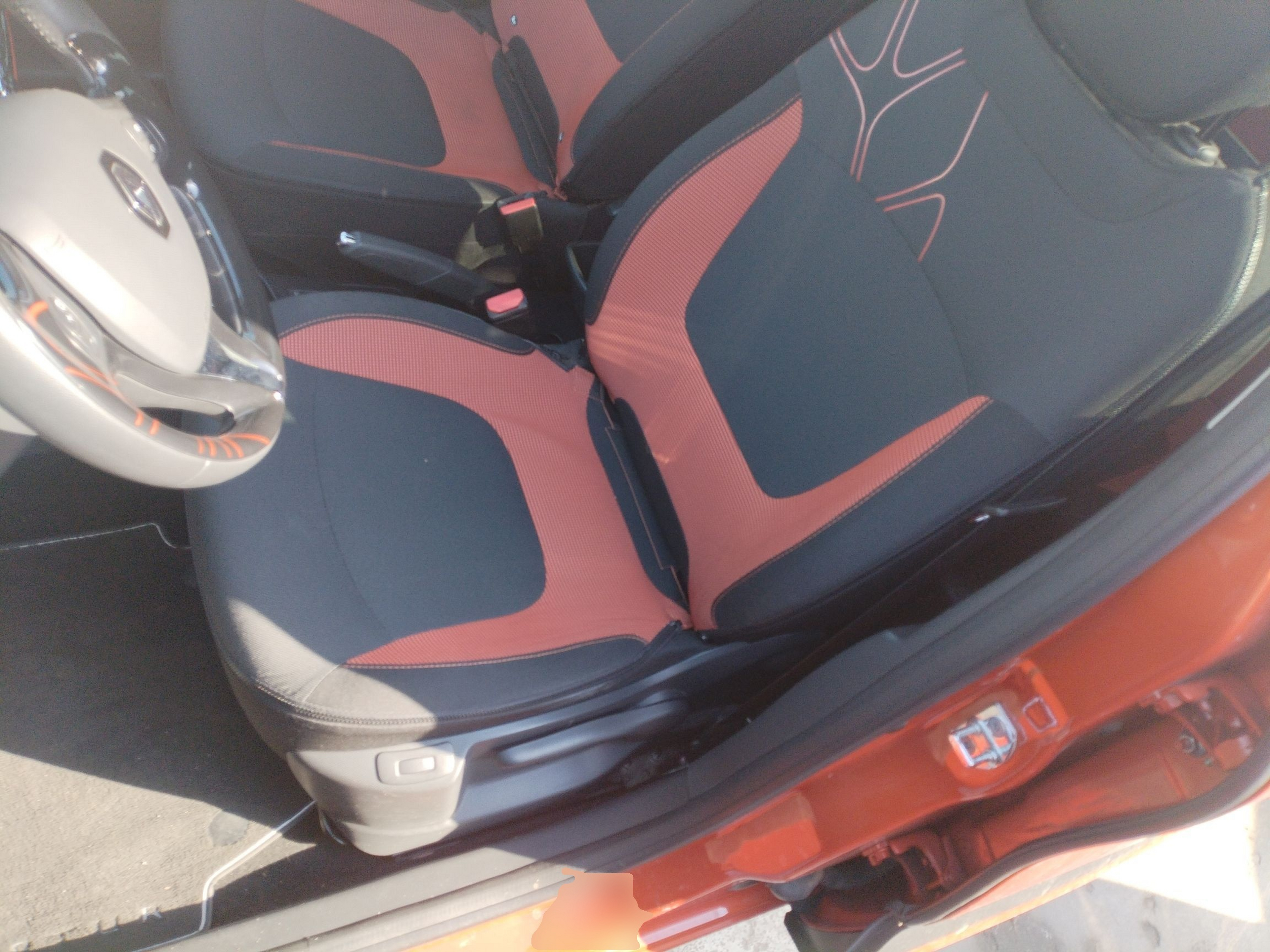 Переднее сиденье в автомобиле