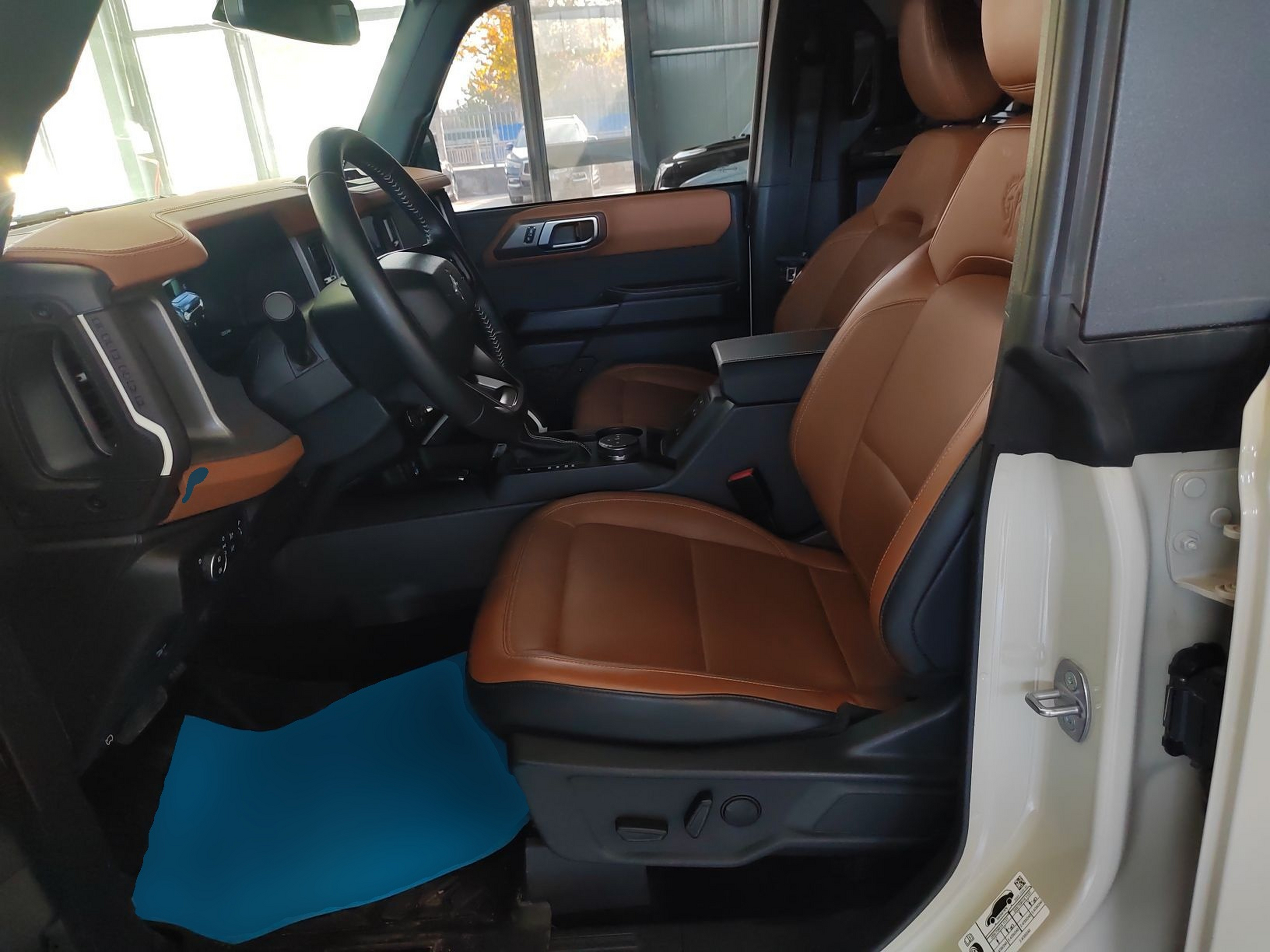 المقاعد الأمامية داخل السيارة