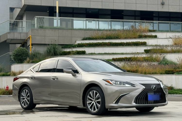 Used Lexus ES 2020 200 Excellence Edition
