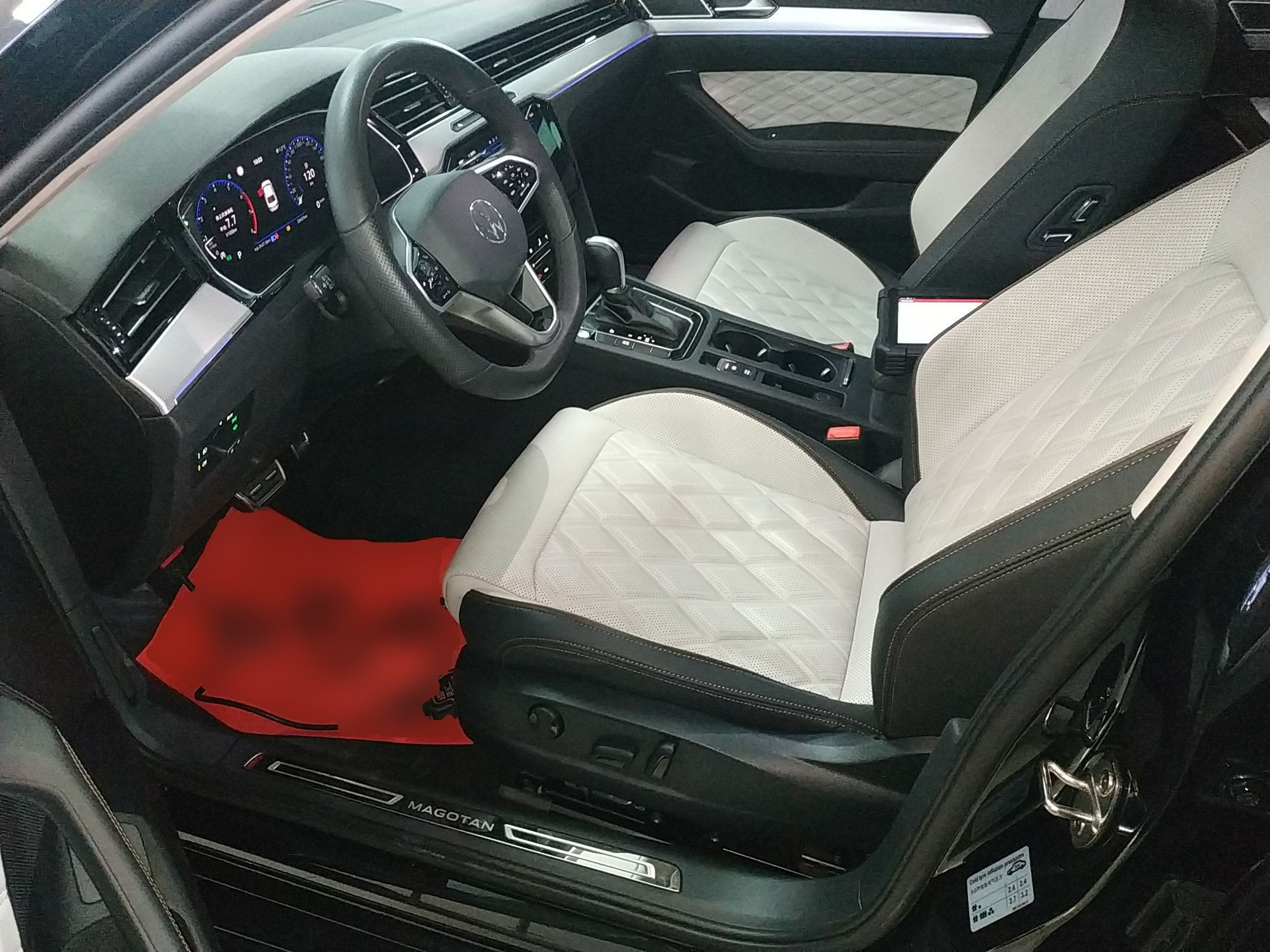 المقاعد الأمامية داخل السيارة