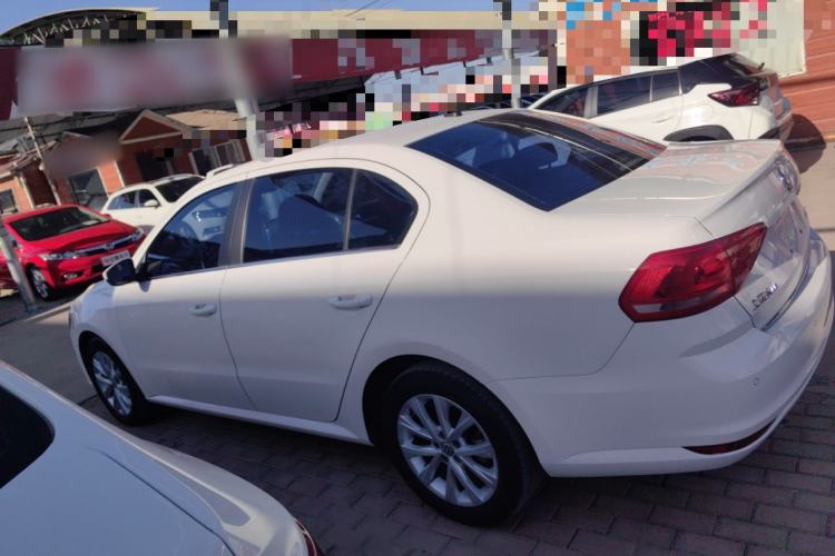 Used Volkswagen Lavida 2015 1.6L Automatic Comfort Edition
