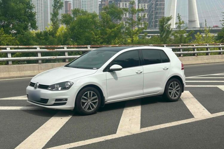 Used Volkswagen Golf 2016 230TSI Automatic Luxury Version
