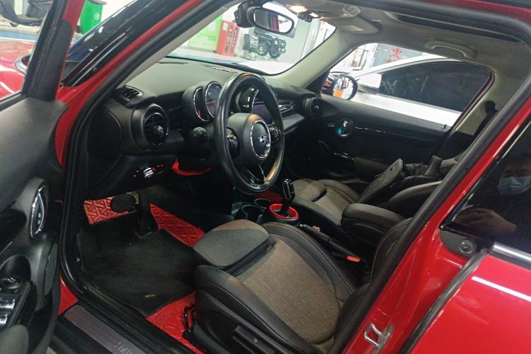 Used  MINI 2019 1.5T COOPER Classic Edition Five-Door Version
