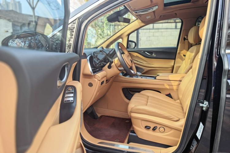 Used VOYAH Dream 2024 PHEV Extended-Range Premium Edition
